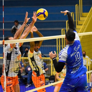 EMS TAUBATÉ FUNVIC VENCE O UBERLÂNDIA PELA SUPERLIGA BB MASCULINA DE VÔLEI