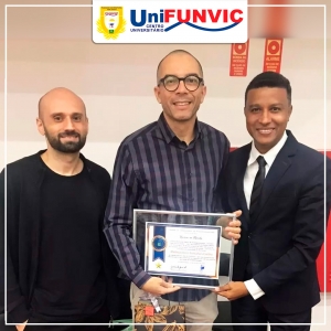 Professor Matheus Diniz, coordenador do curso de Farmácia no UniFUNVIC é Homenagiado